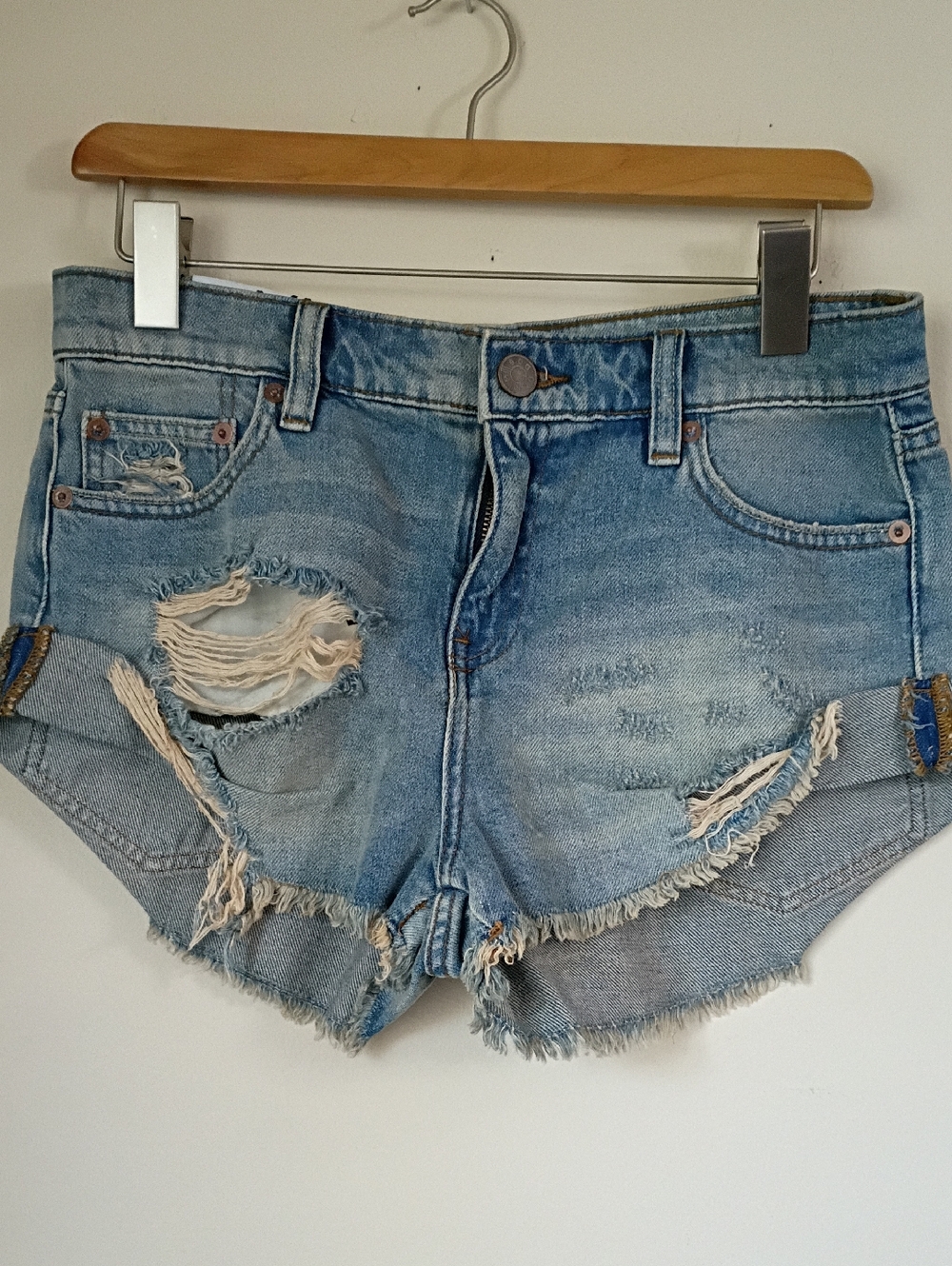 BDG urban outfitters ripped damage distressed denim shorts size 25